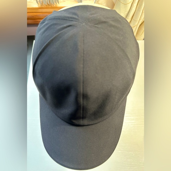 EUC Women’s Lululemon Black Baseball Hat with Curved Brim adjustable closure - Picture 4 of 6